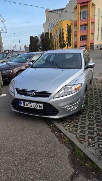 Vând Ford Mondeo impecabil