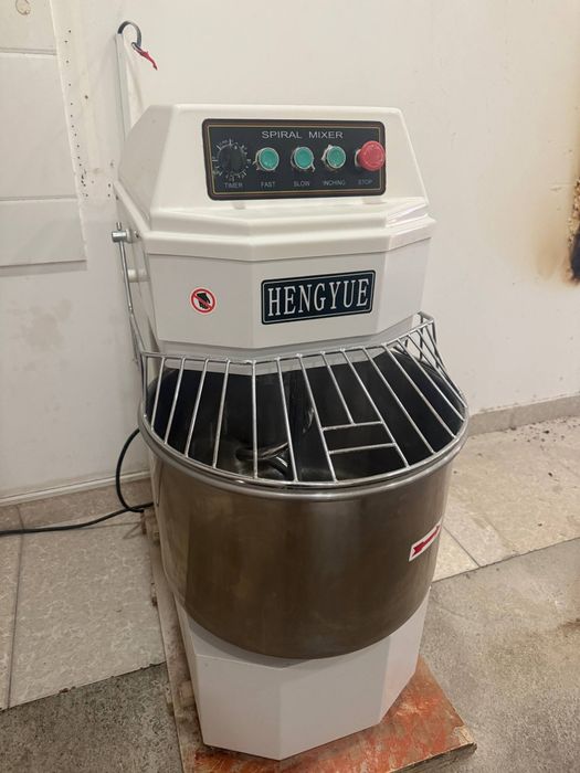 Тестомешалка в отличном состоянии. Яхши холатдаги хамир коргич.