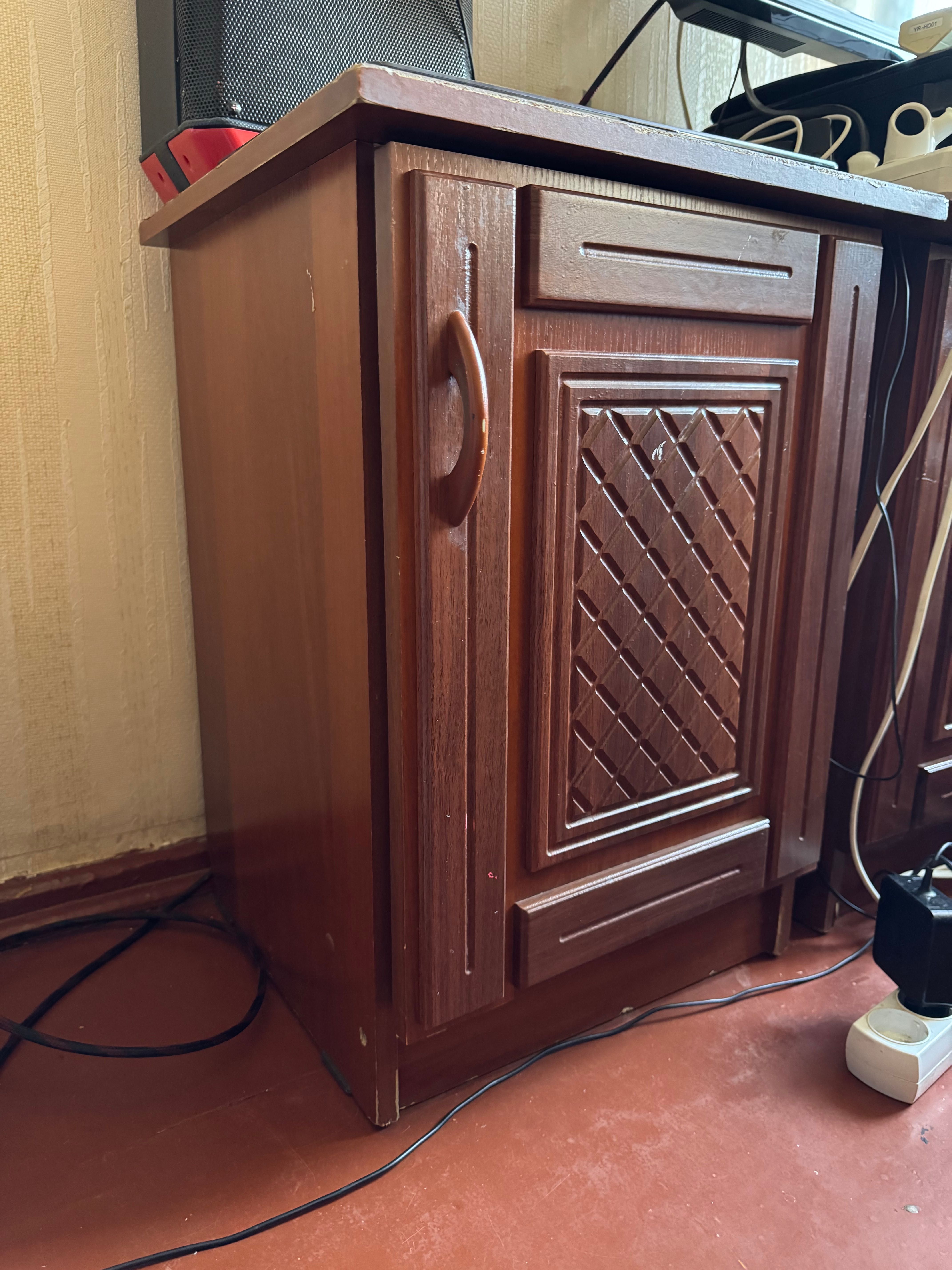 Комод с зеркалом + 2 тумбочки