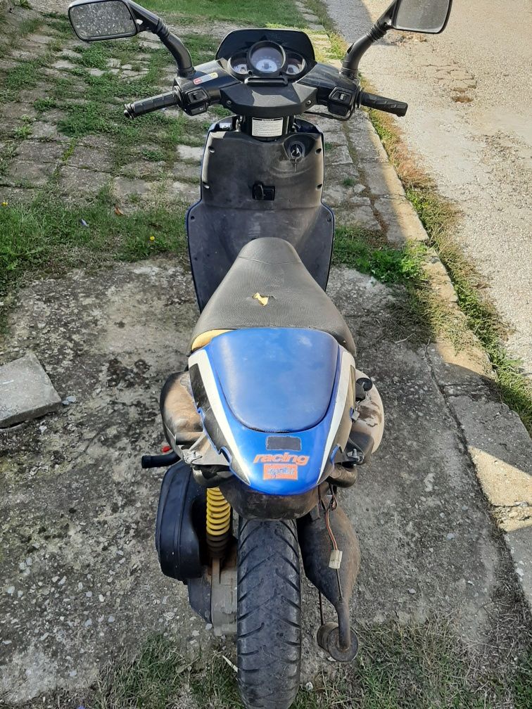 Aprilia SR 50 на части може и на цяло