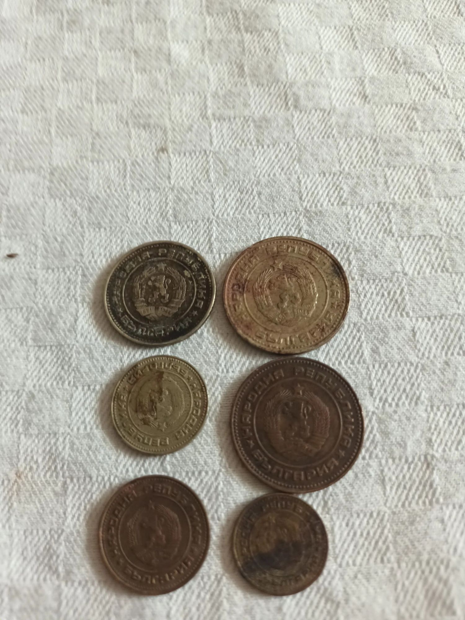 Продавам лот монети от 1974г. В автентично състояние.