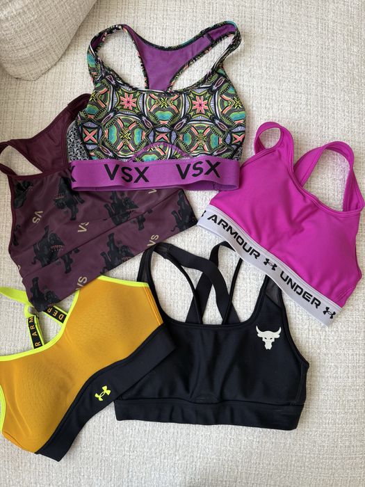 Спортни бюстиета Under Armour и Vicoria’s Secrets