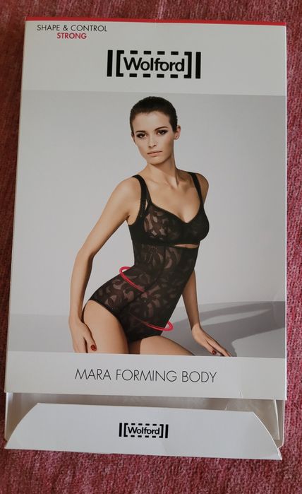 Оформящо дантелено боди Wolford