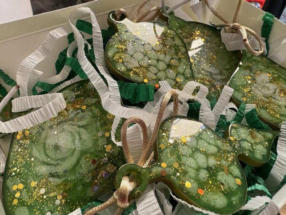 Игрушки ёлочные из эпоксидной смолы,декор ручной работы.