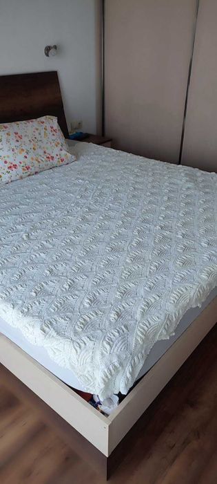 Машинно плетена покривка за легло