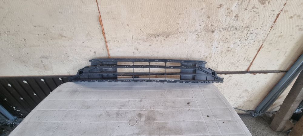 Grila bara fata vw passat b8