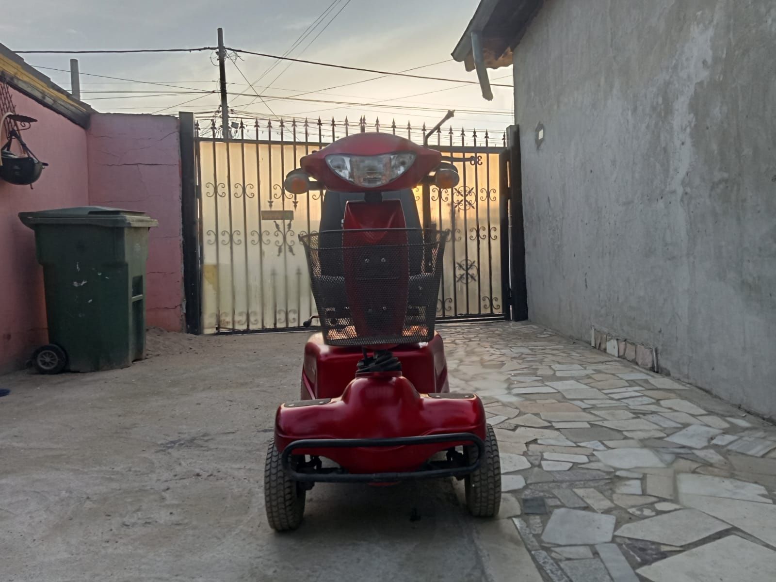 Vând scooter pentru oameni cu dizabilitati