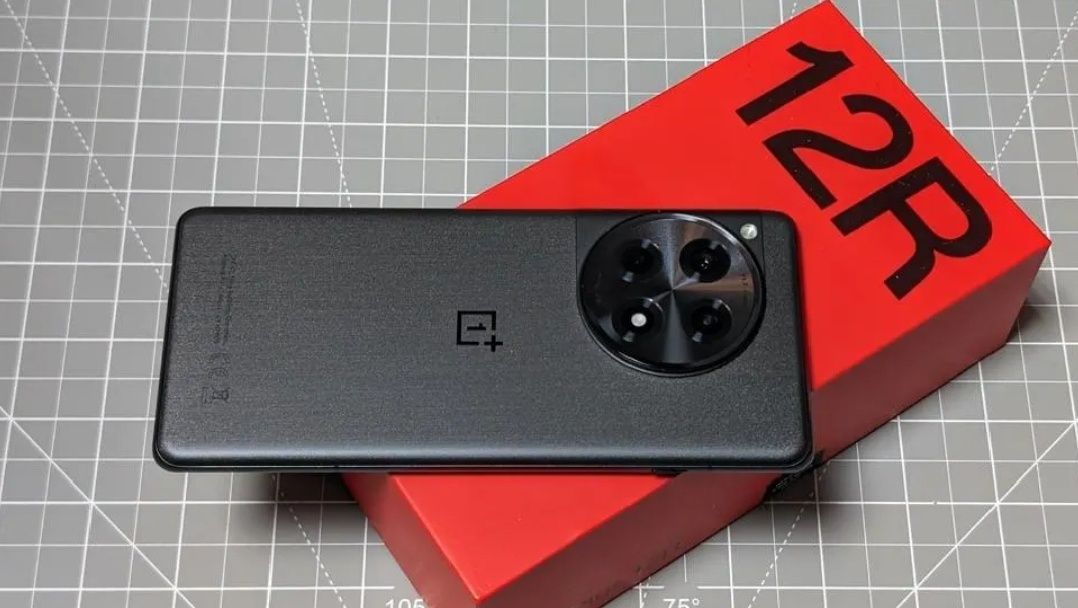 Смартфон OnePlus 12R 16 ГБ/256 ГБ черный