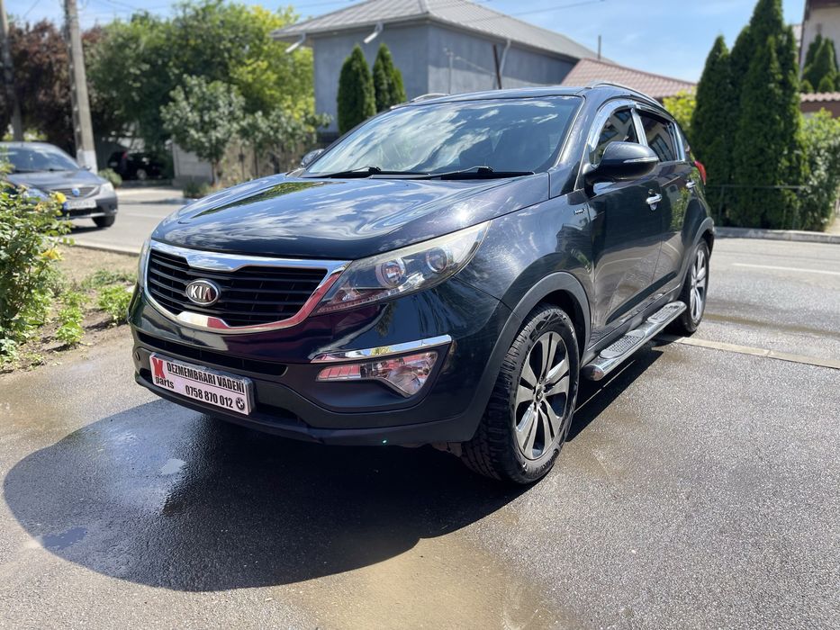 Dezmembrez Kia Sportage lll 2.0 crdi euro 5 4X4 an 2011 piele navi
