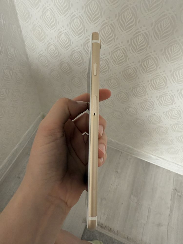 Продам Iphone 7plus
