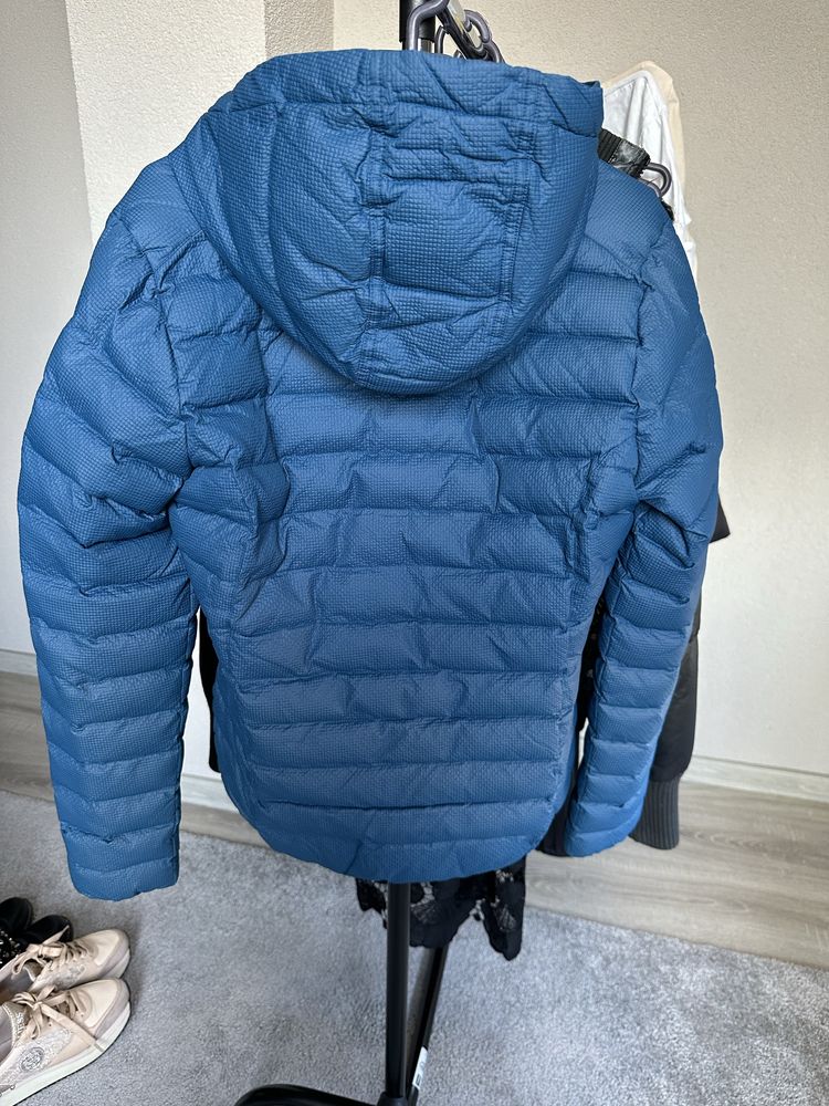 Яке Adidas като ново