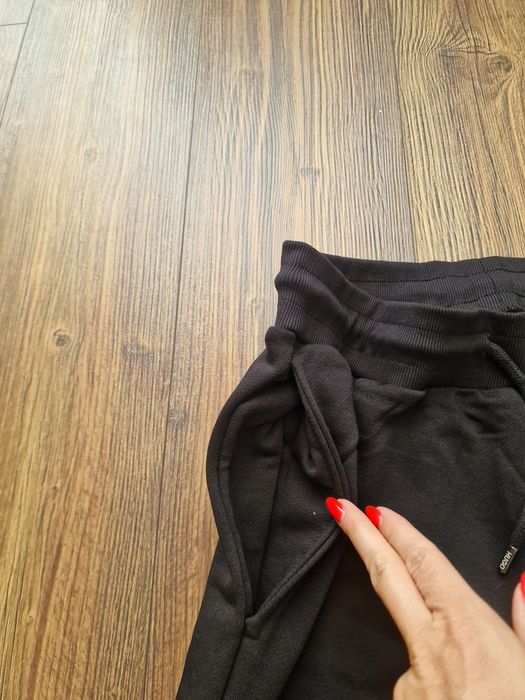 Страхотнен мъжки спортен екип размер S M L XL 2XL 
Най-висок клас мате