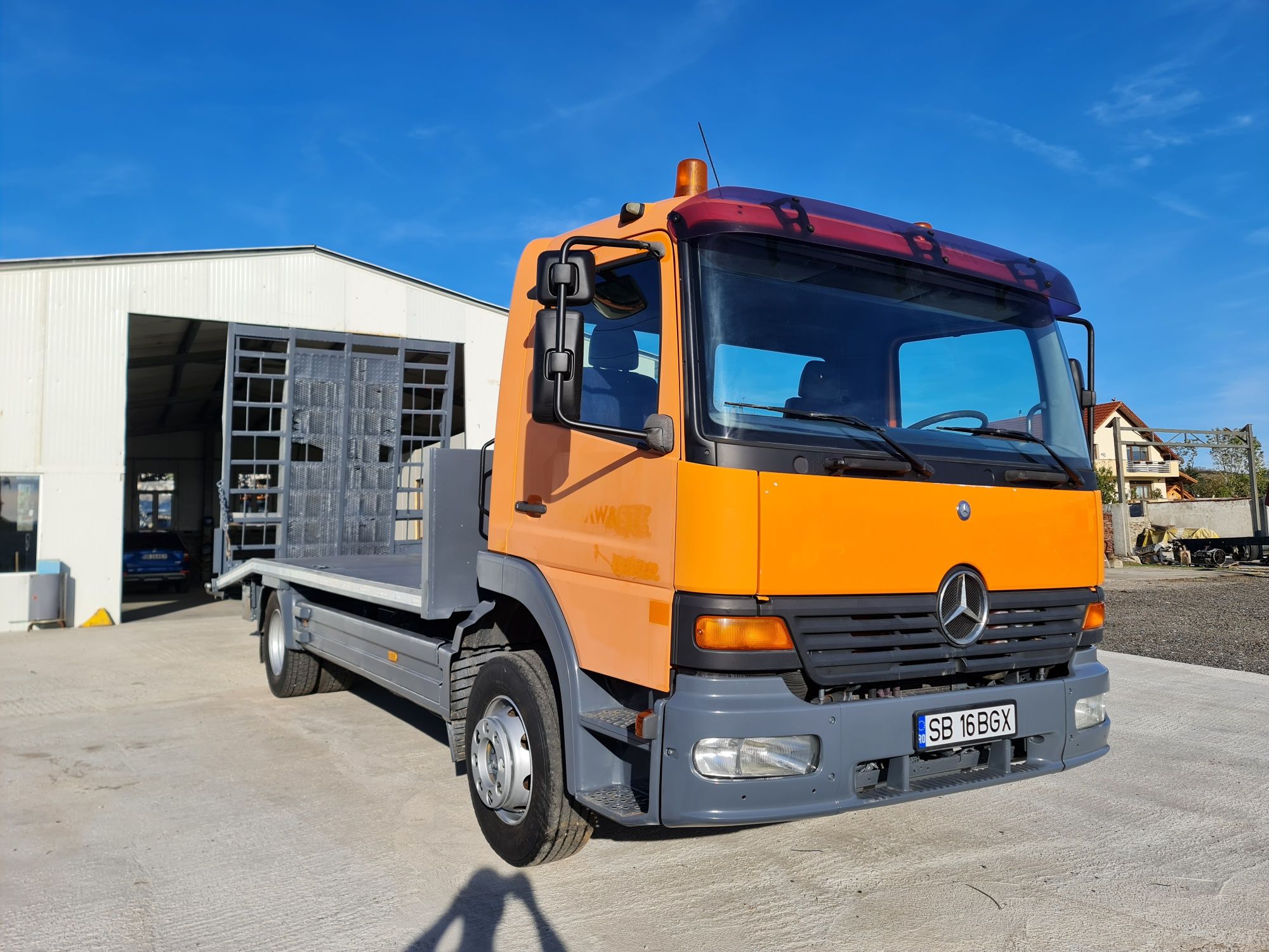 Vand mercedes atego 12 tone 230cp platforma rampa hidraulica utilaje s