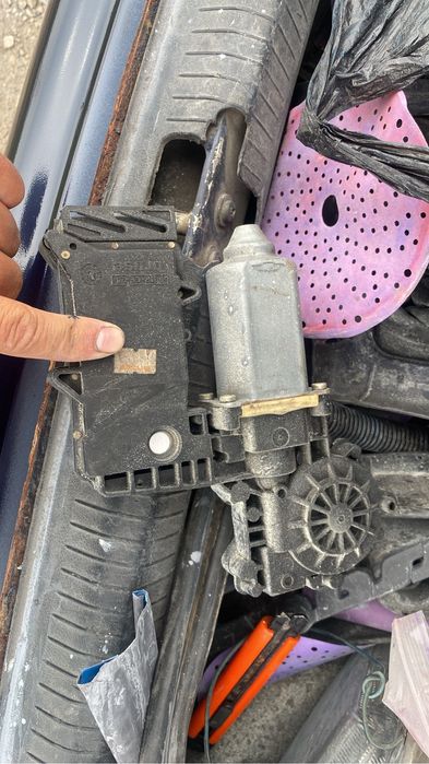 Продам моторчик стекло подьемника пассат б4