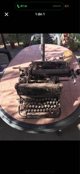 Masina de scris.   veche     marca                    Continental.  de