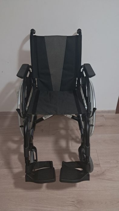 Scaun cu rotile pliabil