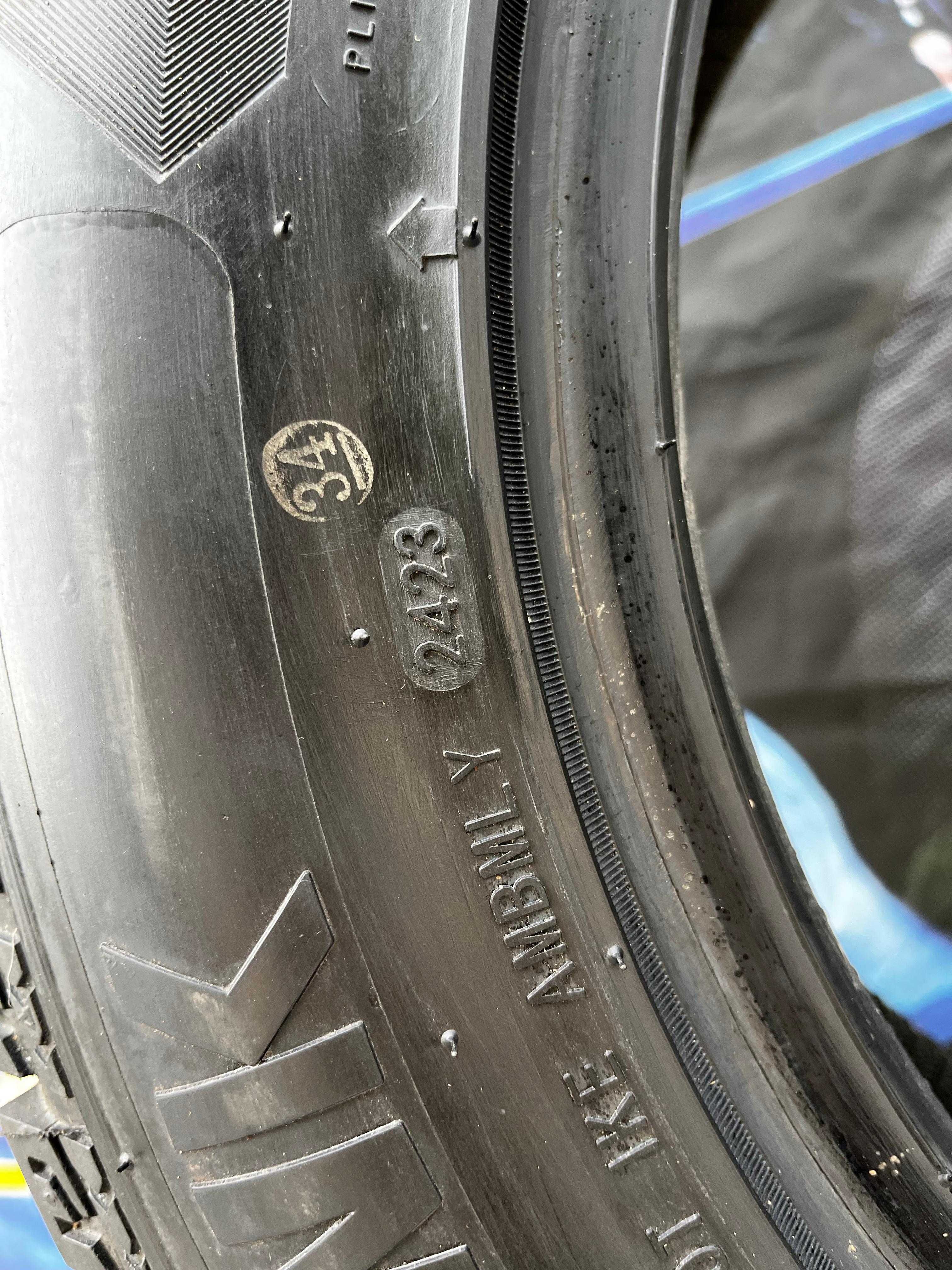 Blackhawk HW01 185/65 R15 88T без шипов Комплект шин