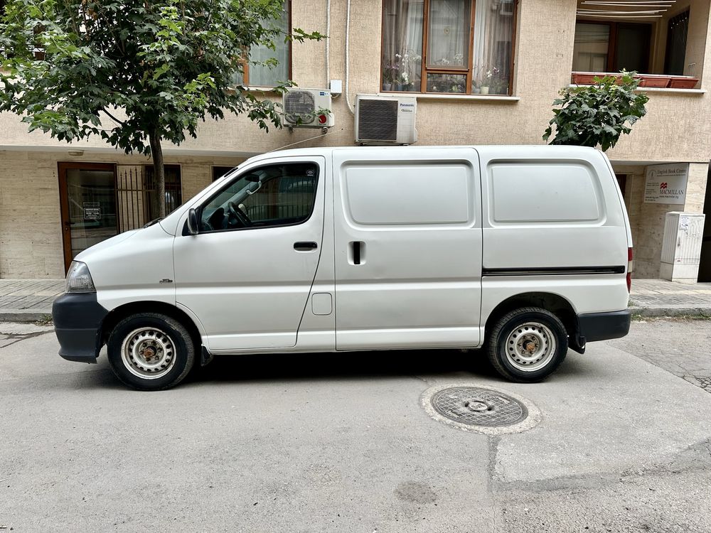 Товарен бус Toyota Hiace D4D - от първи собственик