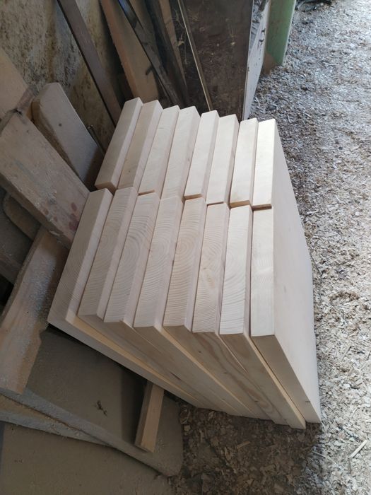 Trepte scări interioare din lemn masiv