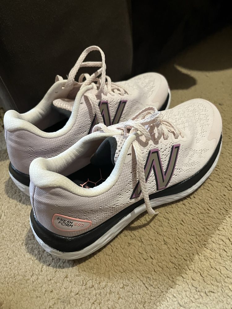 Дамски маратонки New Balance 680