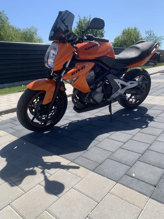 Kawasaki ER-6n.