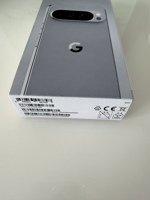 Google Pixel 10 Pro XL Moonstone