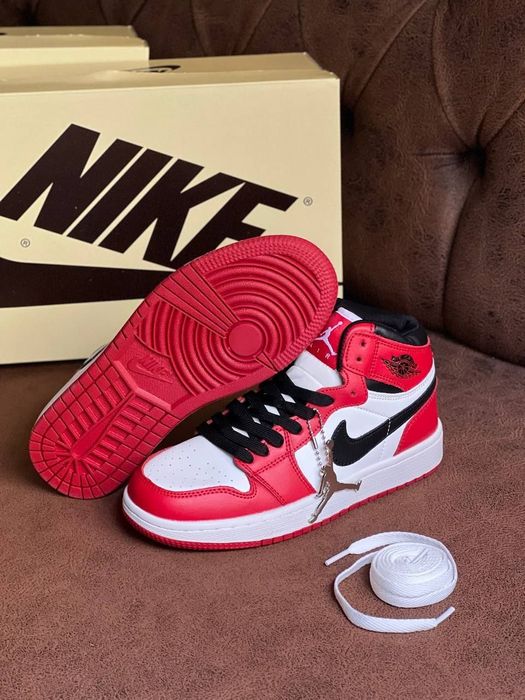 Nike Jorden  calitate foarte bună