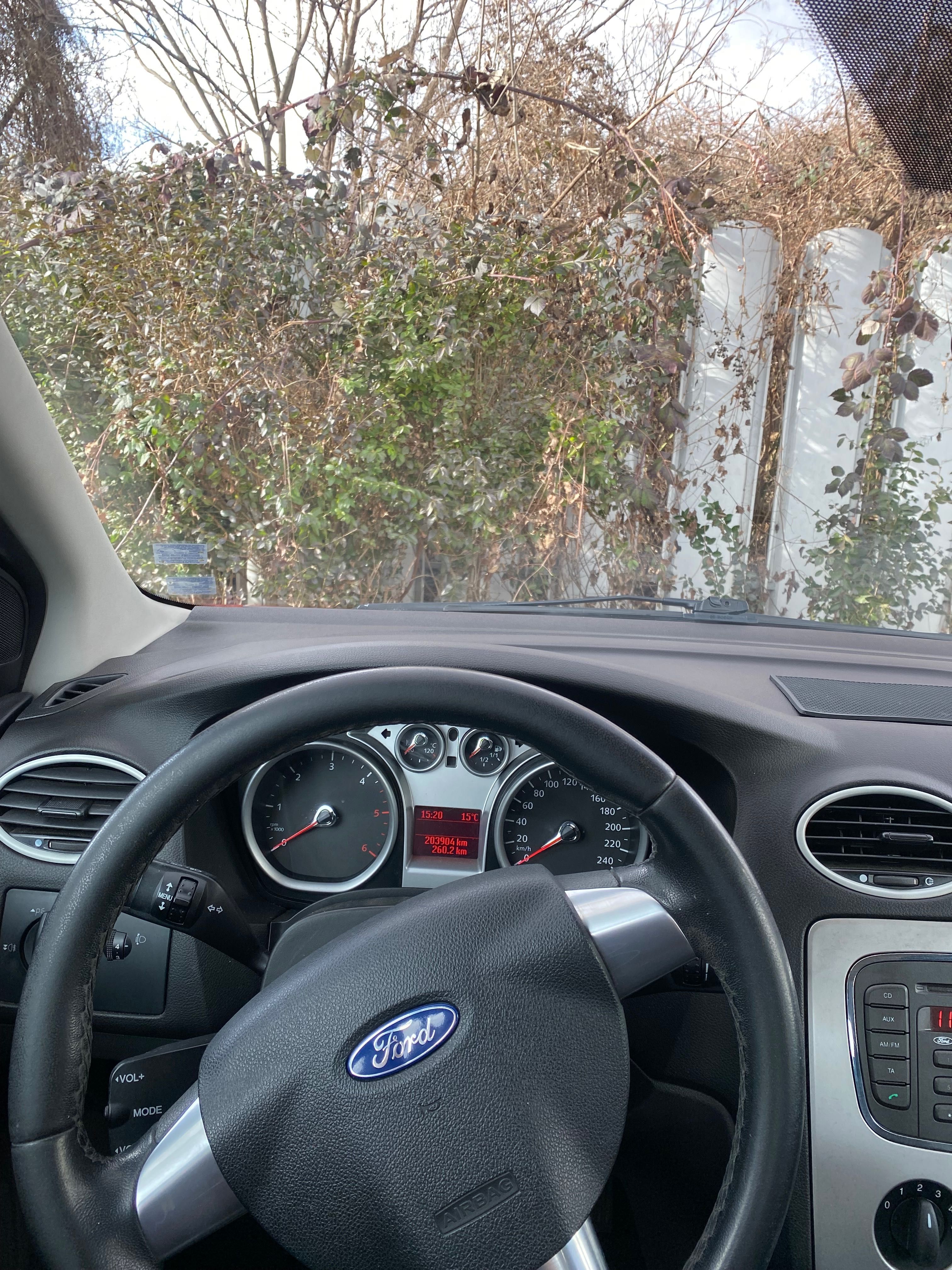 Продавам Ford Focus