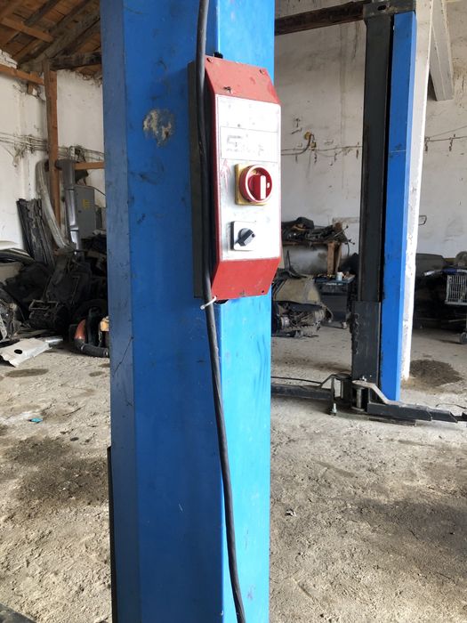 Гараж с подемник под наем