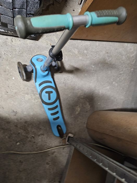 Детски скутер (тротинетка) smarTrike със светещи колела