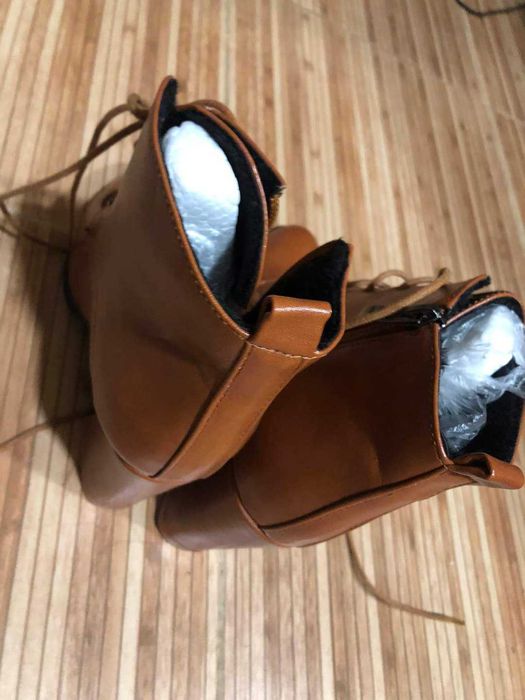 Vand papuci utilizati si botine noi