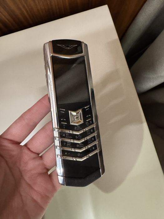 Vertu ,с коробкой +еще есть дополнительная батарея