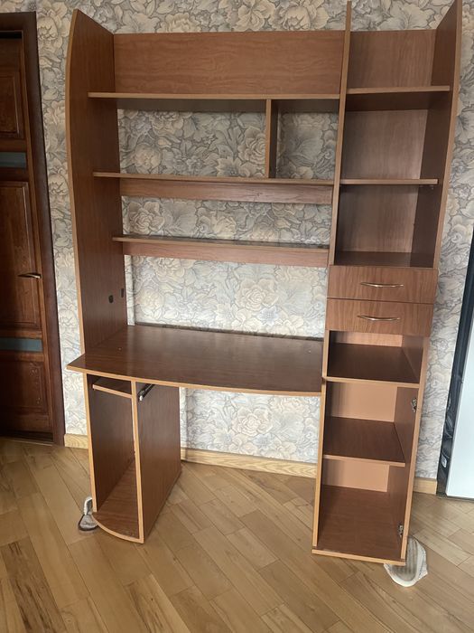 Продам стол компьютерный