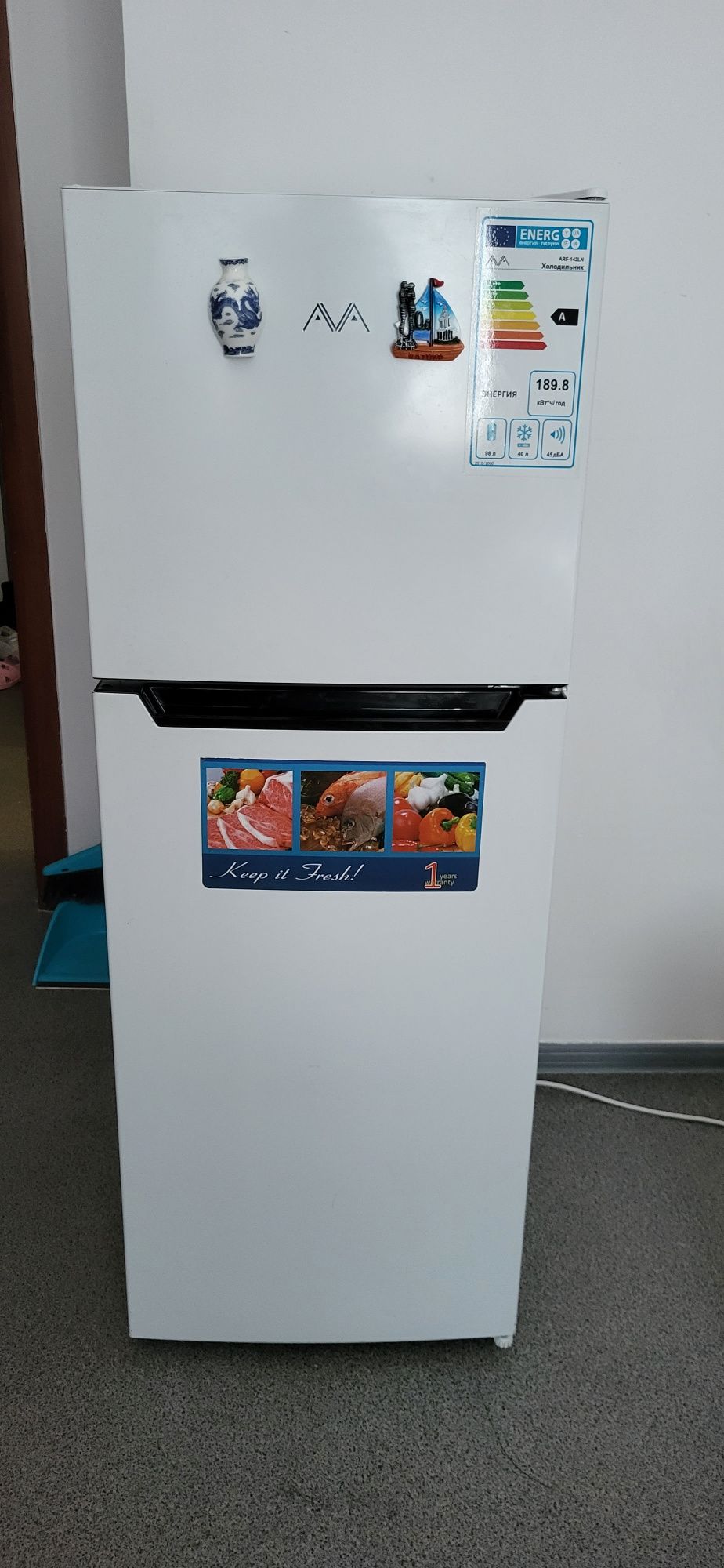 Продам холодильник AVA 80000