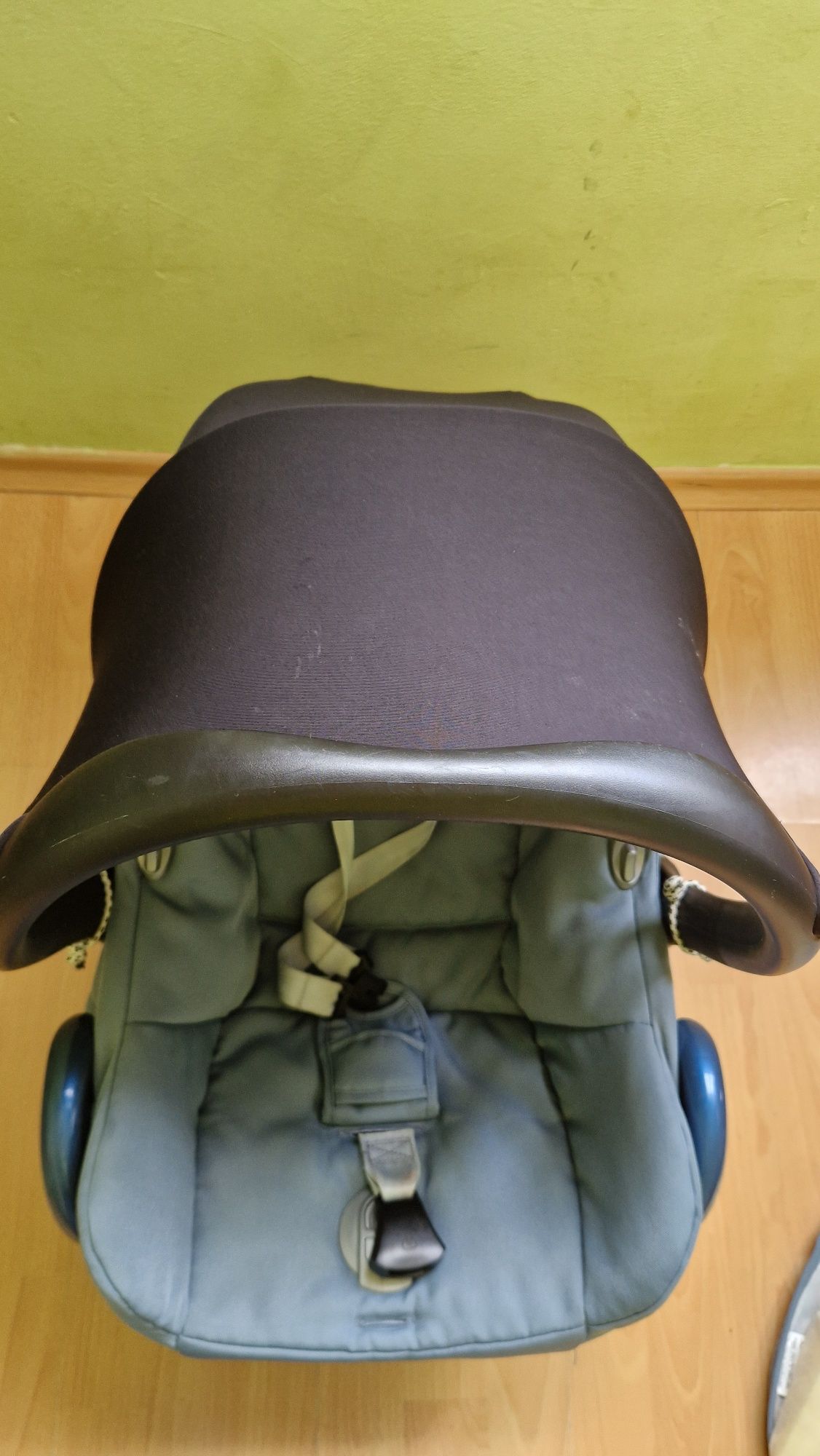 Столче / кошче за кола Maxi Cosi Cabriofix