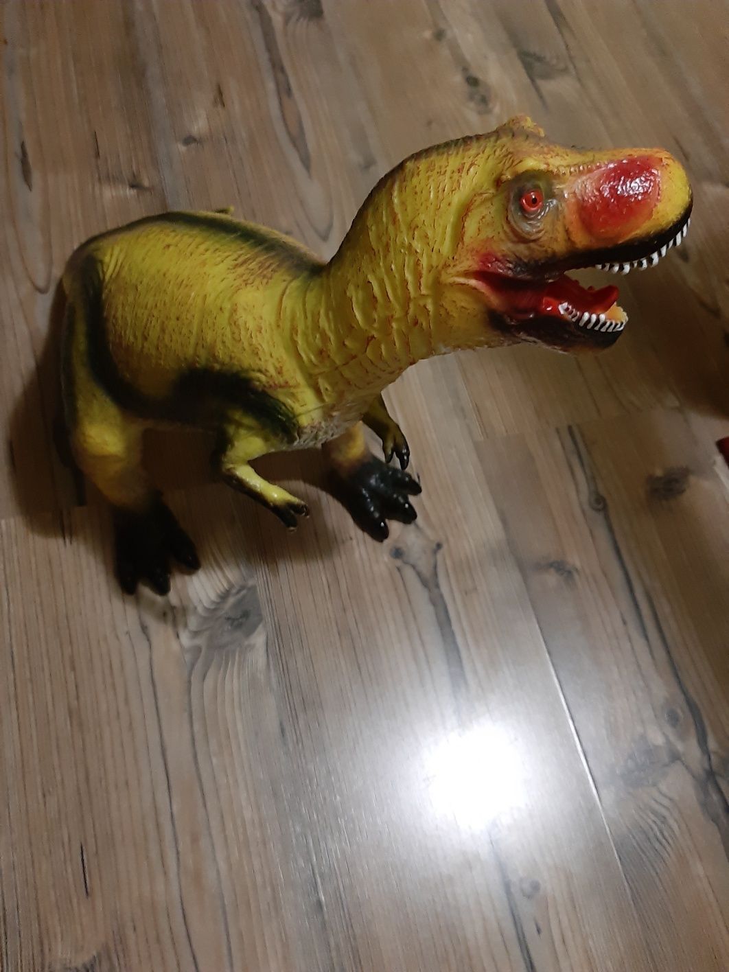 Vând Dinozaur Tirex