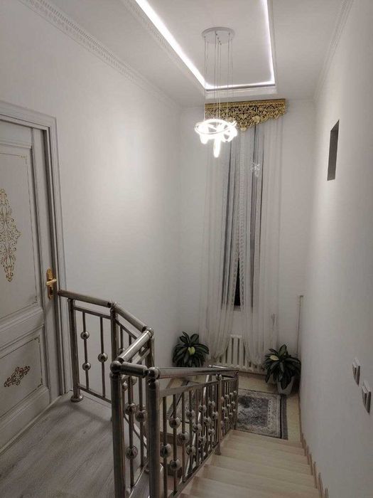 Уй сотитлади Чорток махаллада 6 сотих 2 кават тулик битган