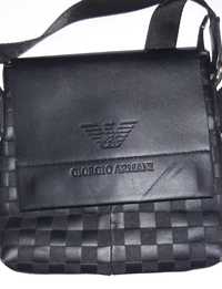 Accentuează-ți ținuta cu o borsetă de piele Giorgio Armani autentică