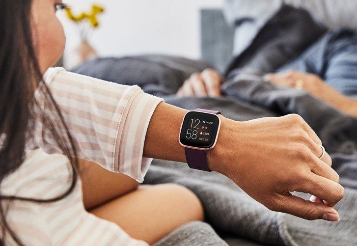 Продам умные часы Fitbit Versa 2