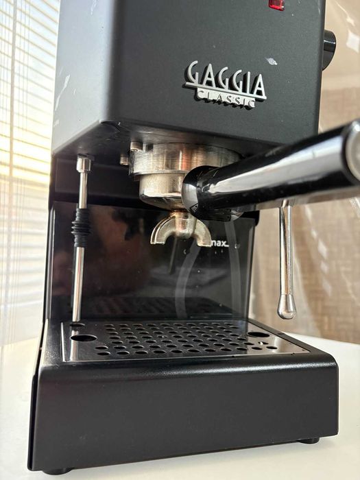 Gaggia Classic - масивна кафемашина, черен мат