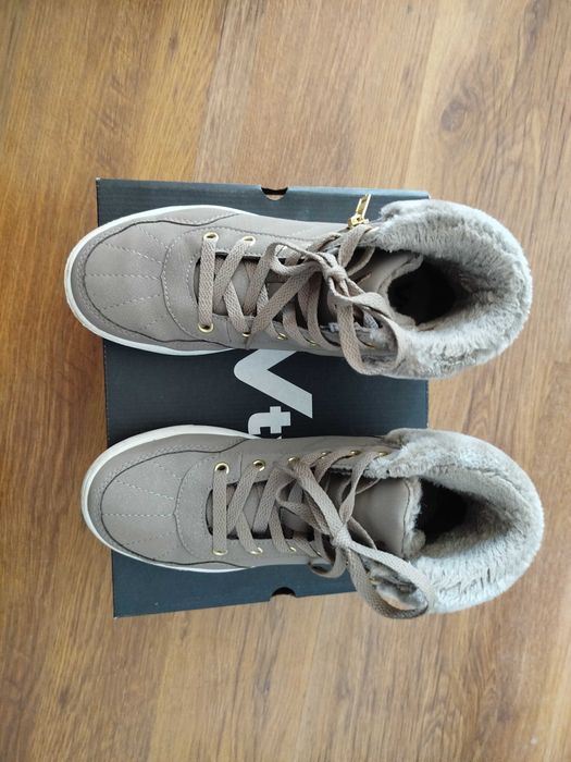 Дамски кецове с пухена подплата