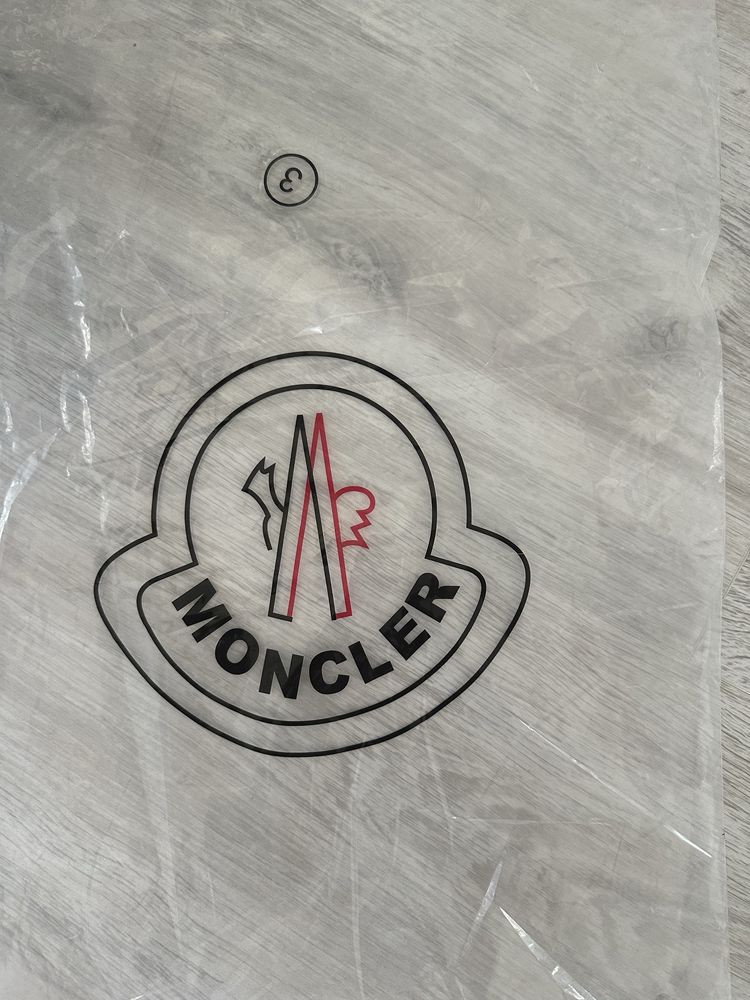 Moncler грейка чисто нова