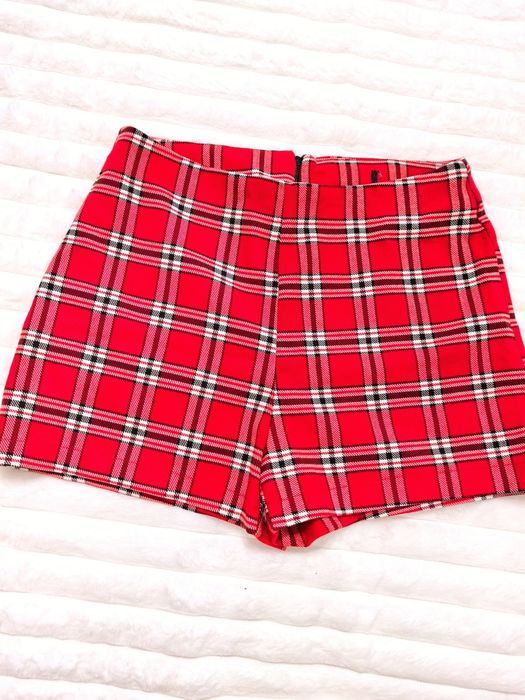 Pantaloni scurți eleganți mărimea M