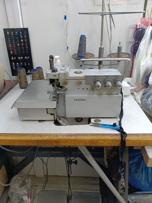 Оверлок  советский ,,Текстима,,, и оверлок  ,,Текстима,,