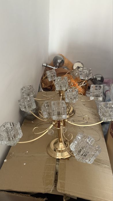 Продаются много люстр