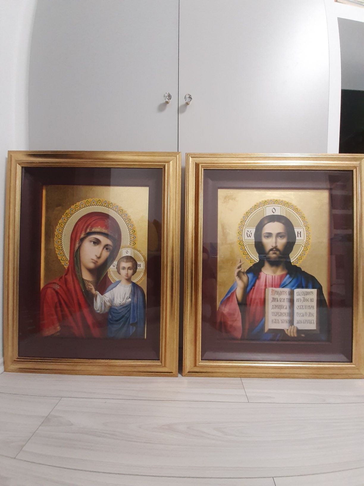 Doua seturi icoane ortodoxe
