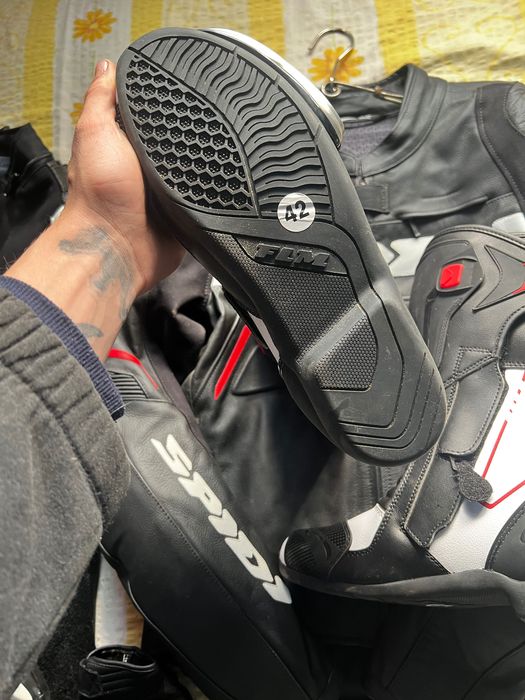 Vând echipament Moto complet ,omologat