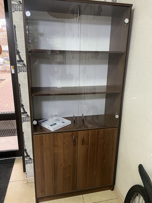 Шкаф офисный, в хорошем состоянии