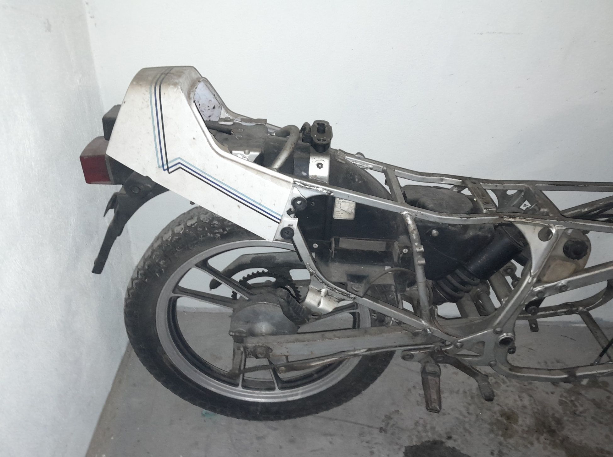 Suzuki RG 125  на части