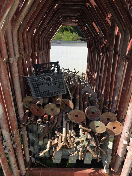 Vând schela metalica completa cu toate accesoriile 150mp